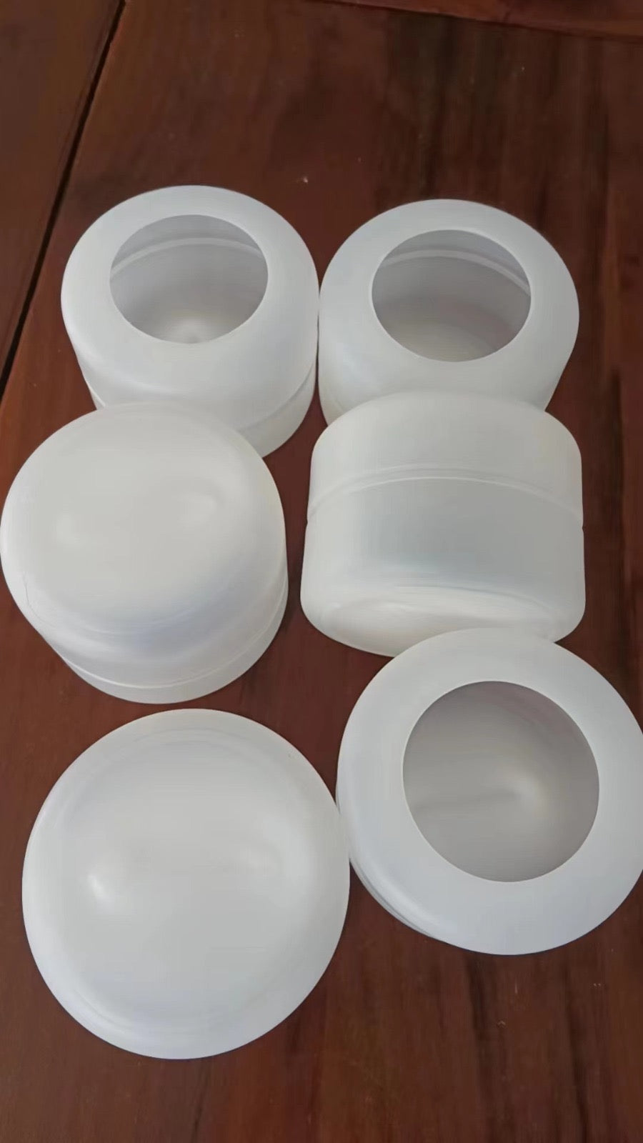 Water cups for shipping box or small cage